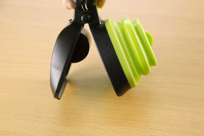 Foldable Dog Pooper Scooper Set with Degradable Bags – Portable Waste Cleaner for Pets 🐾